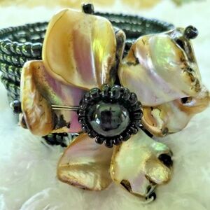 Mother of Pearl & Black Glass beaded expandable cuff bracelet~large pearl flower